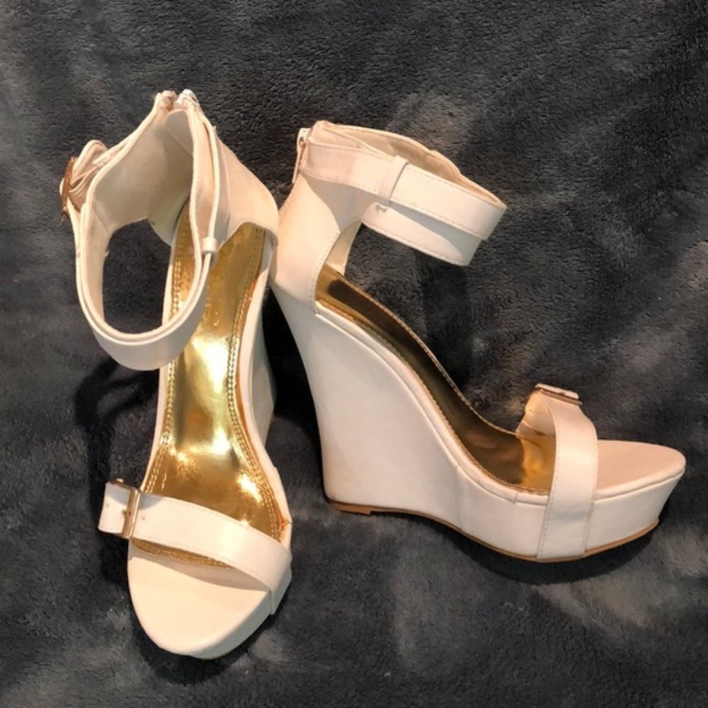 NWOB Liliana Cream Stacked Sandals - Picture 2 of 8